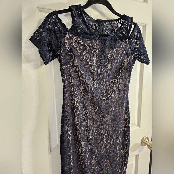 EnFocus Cold Shoulder Sheath Dress- Size 4-Navy Blue/Tan - Picture 2 of 8